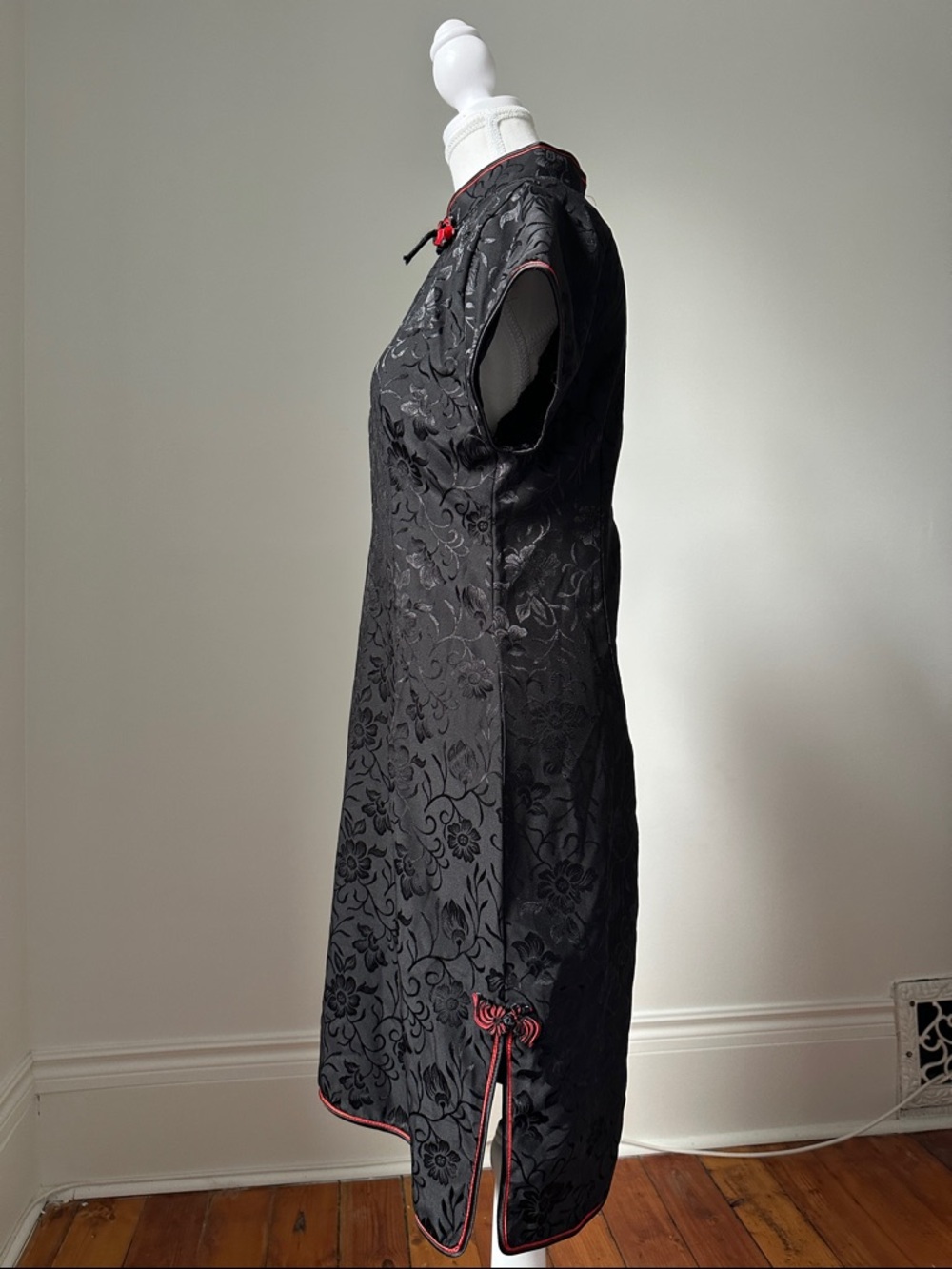 HANDMADE 100% Silk Red & Black Floral Print Traditional Mid Length Qipao Size XL - Picture 3 of 6
